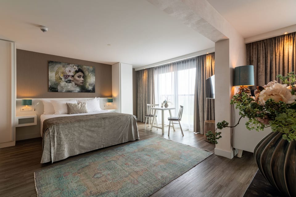 Junior Suite | In-room safe, iron/ironing board, cribs/infant beds, free WiFi