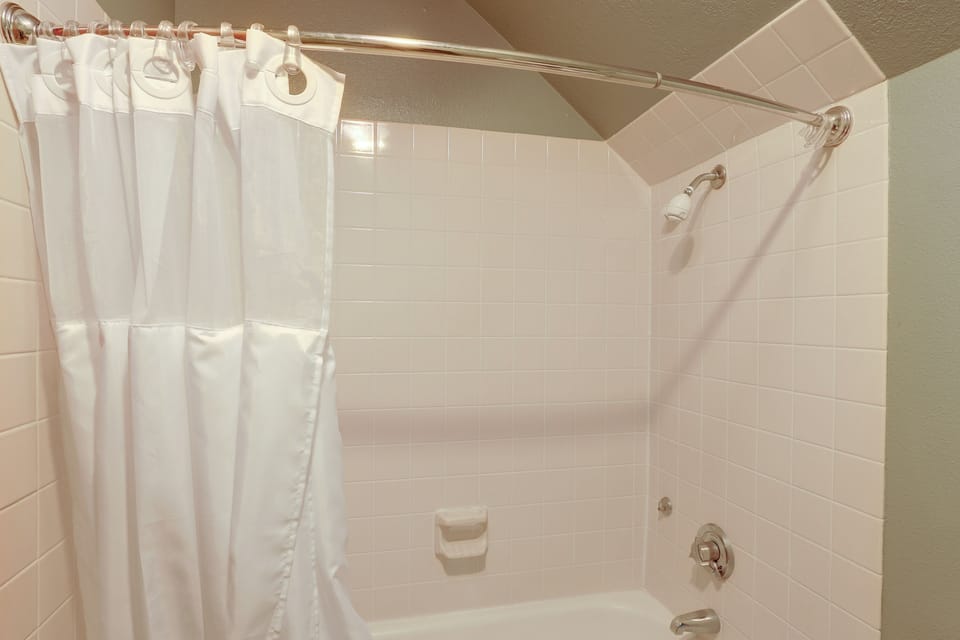 Hike, Ski & Soak! Mt. Hood Getaway w/ Hot Tub Cottage in Mount Hood Village