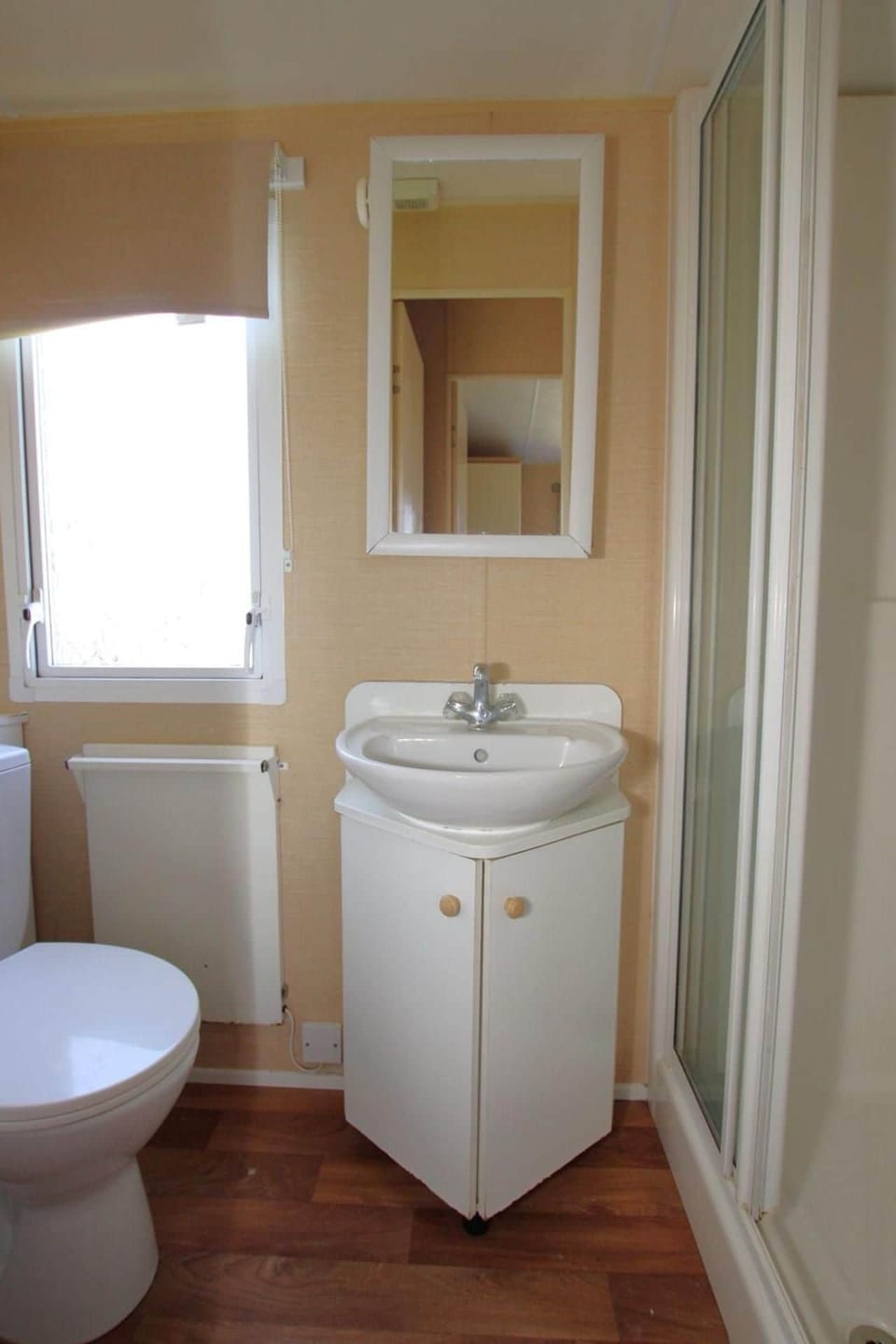 Cabin Sleeps 8 With Pool and Parking Cabin in Leysdown-on-Sea