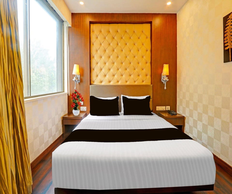 Classic King Room Palette Gangakash House in Maharashtra