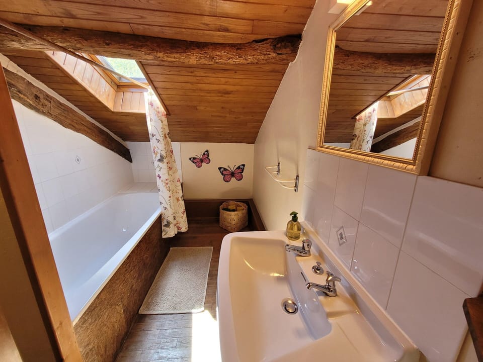 Authentic Estate in the Dordogne With a Pool House in Nouvelle-Aquitaine