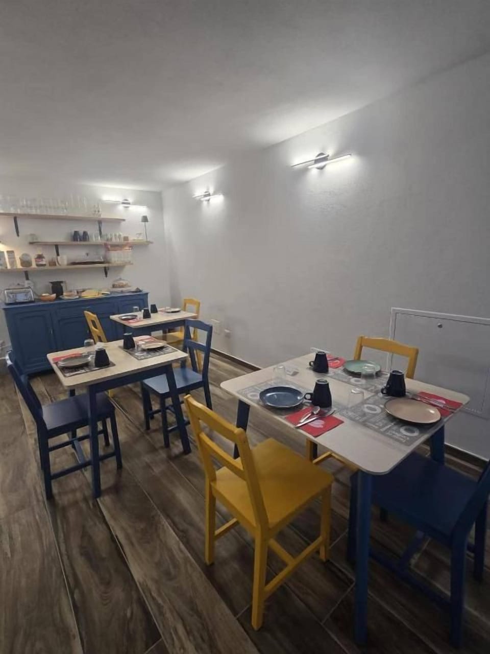 Double Room, Courtyard View | Dining