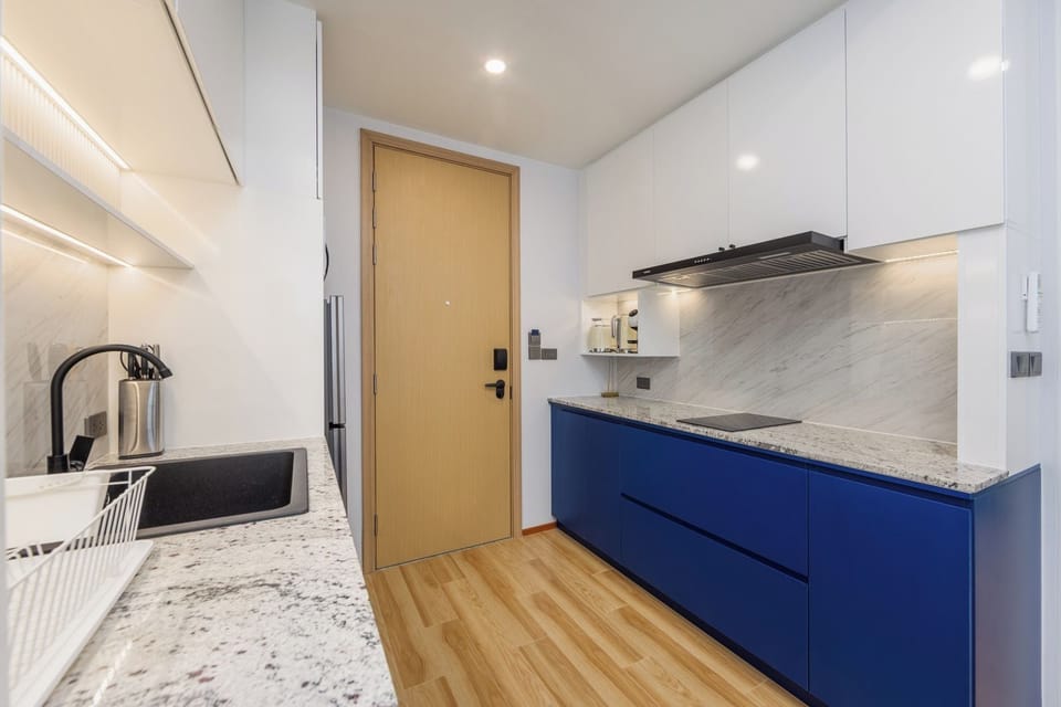 Deluxe Apartment, Balcony, Courtyard View | Private kitchen