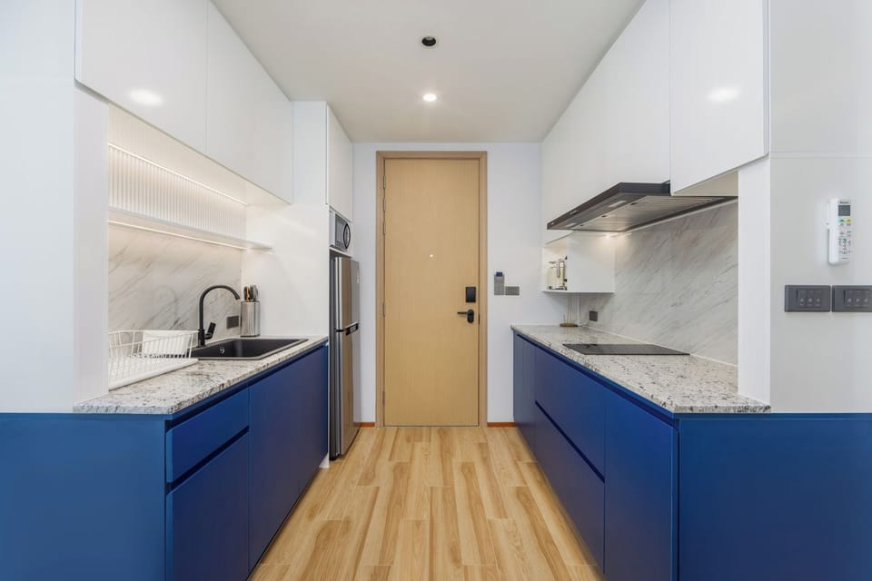Deluxe Apartment, Balcony, Courtyard View | Private kitchen