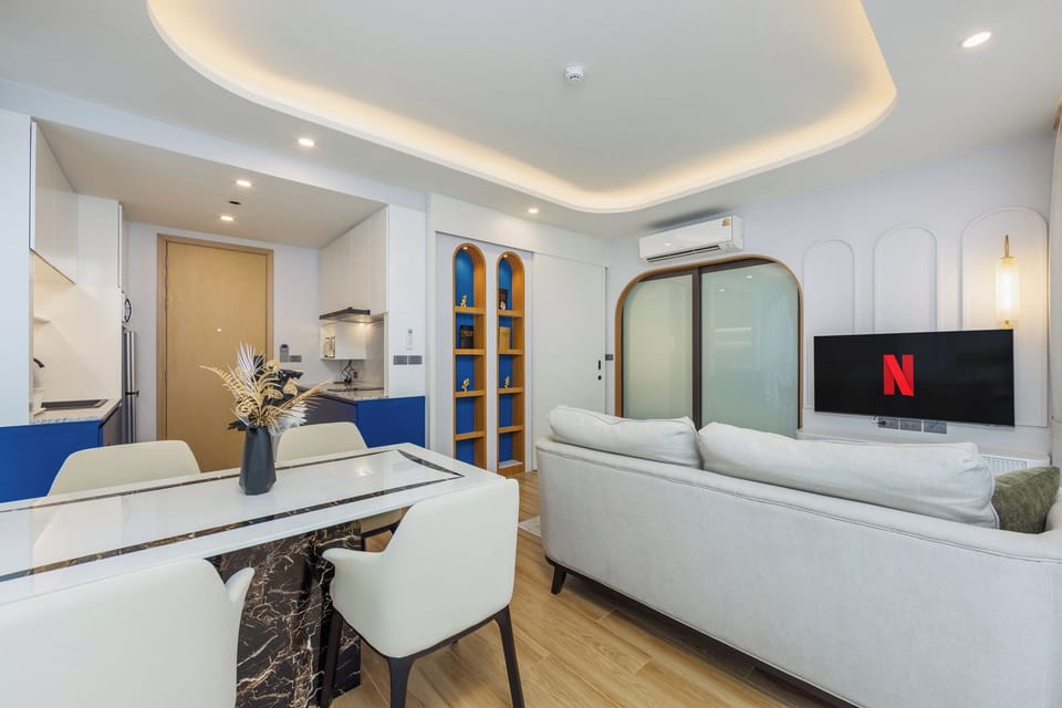 Deluxe Apartment, Balcony, Courtyard View | Interior