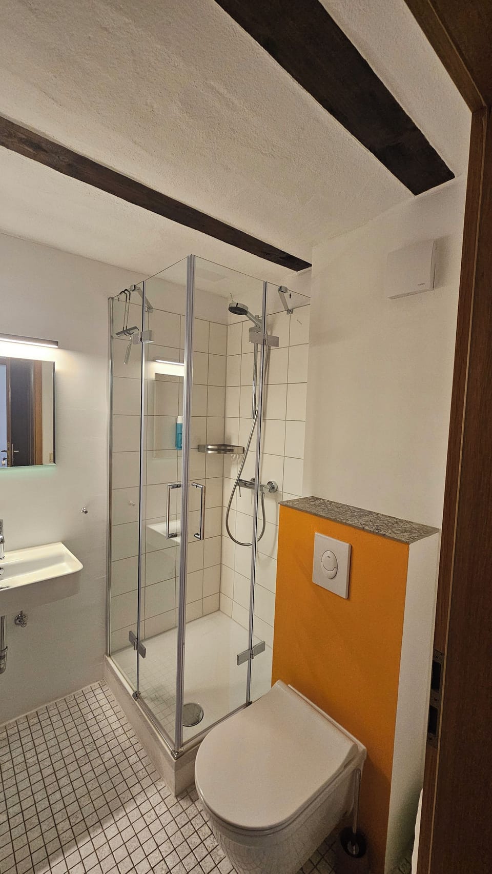 Standard Double Room | Bathroom shower