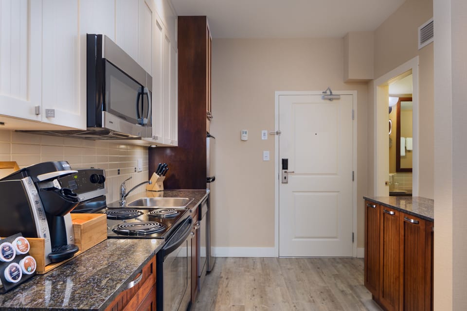 Standard Suite, 1 Bedroom | Private kitchen | Coffee/tea maker, fridge, microwave, oven