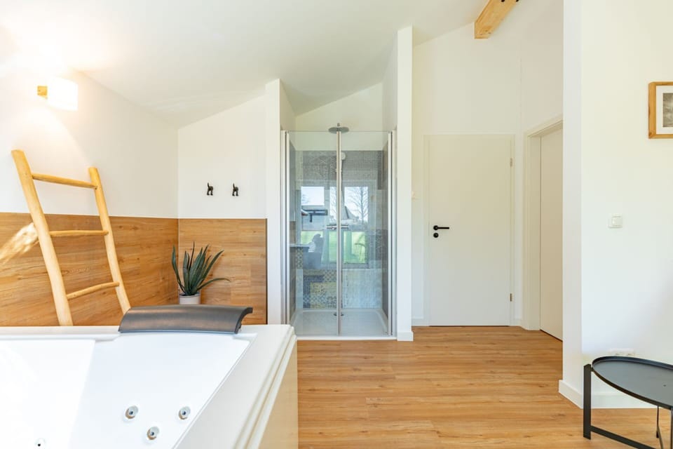Ferienhaus mit Sauna und Whirlpool in Kating House in Nordfriesland