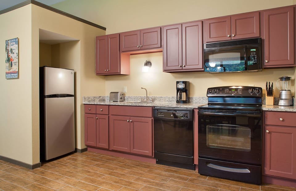 Suite, Non Smoking (1 King, 1 Queen, 1 Sofabed) | Iron/ironing board, free WiFi, bed sheets, alarm clocks
