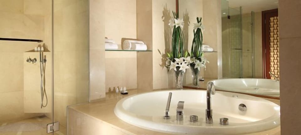 Jetted tub