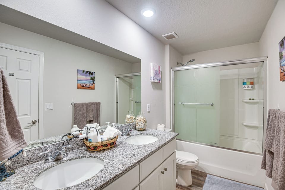 7 Mi to Beach! Group & Pet-friendly Palm Coast Gem Cottage in Palm Coast