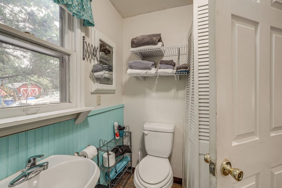 Cozy, Convenient! Tulsa Stay Near Dtwn & Route 66 Cottage in Tulsa