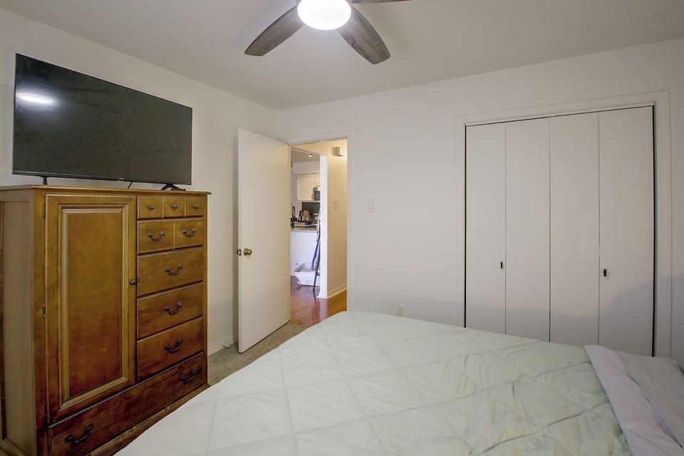 10 Mi to Dtwn Little Rock! Patio & Fire Pit Cottage in Little Rock