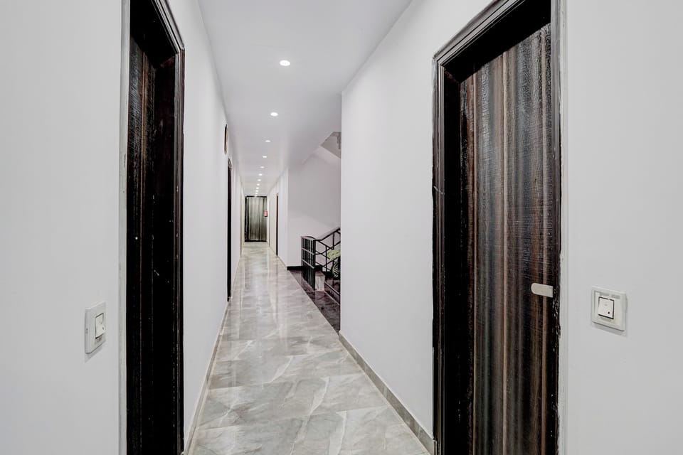 Townhouse Oak Banaras Station Hotel in Noida