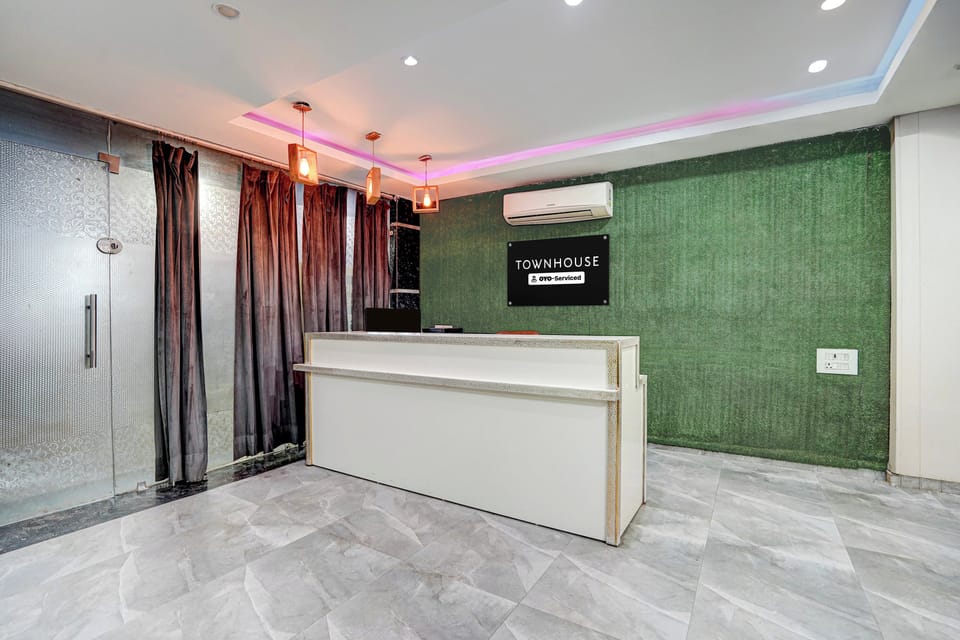 Townhouse Oak Banaras Station Hotel in Noida