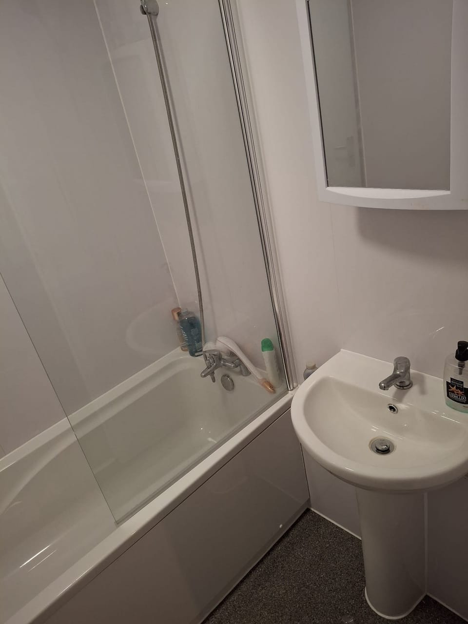Room-a Specious Room With Double Bed Ava Bed and Breakfast in London Borough of Southwark