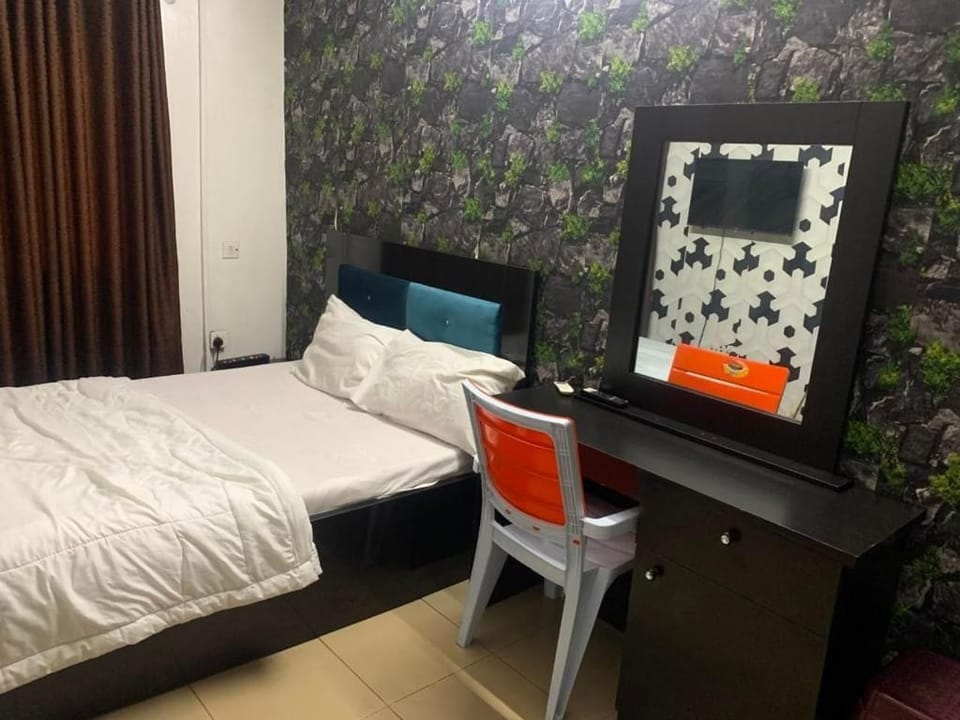 Enjoy Food Restaurant & Guest House Bed and Breakfast in Lagos