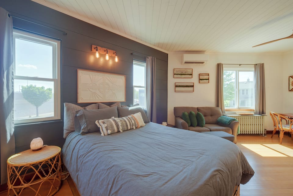 Charming Couple's Gem in Duluth w/ Enclosed Porch Apartment in Superior