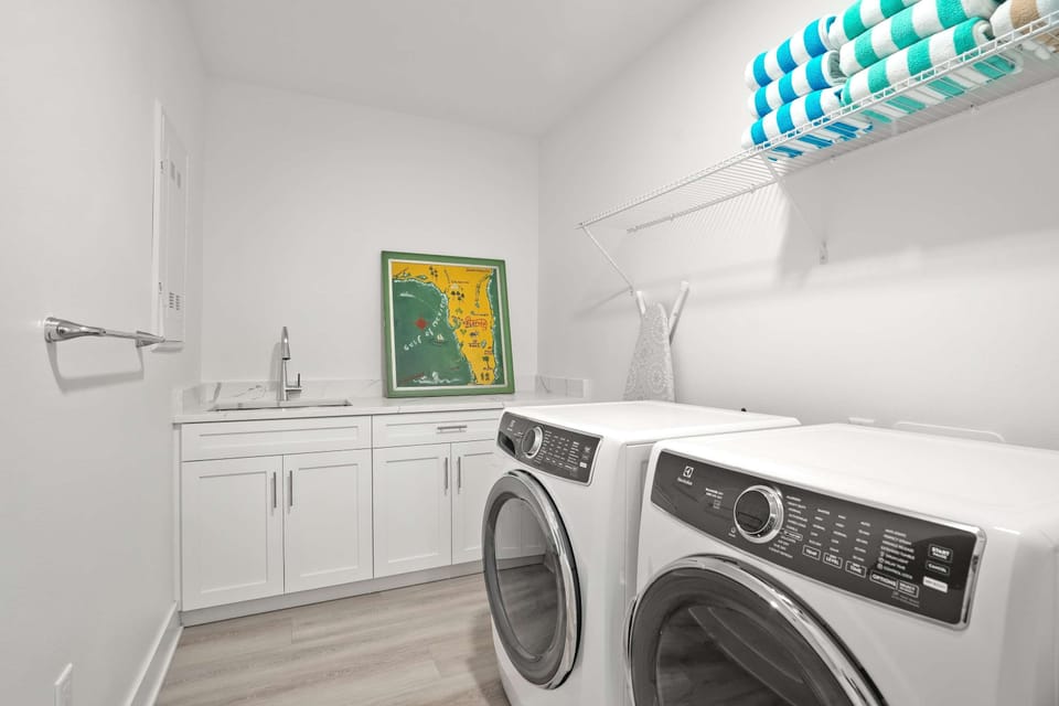 NEW Serenity by the Sea at Madeira Beach Apartment in Madeira Beach
