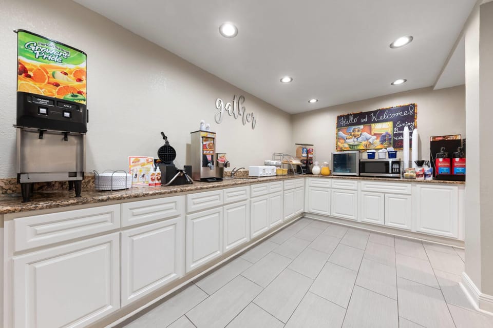 Free daily continental breakfast