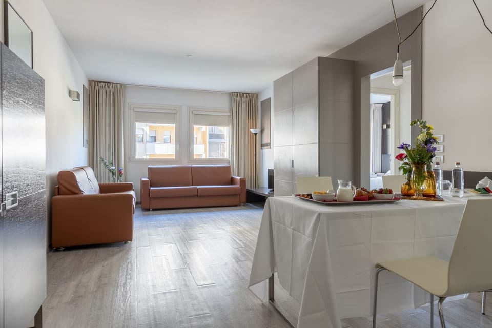 Suite, 2 Bedrooms, Annex Building | Down comforters, minibar, in-room safe, desk