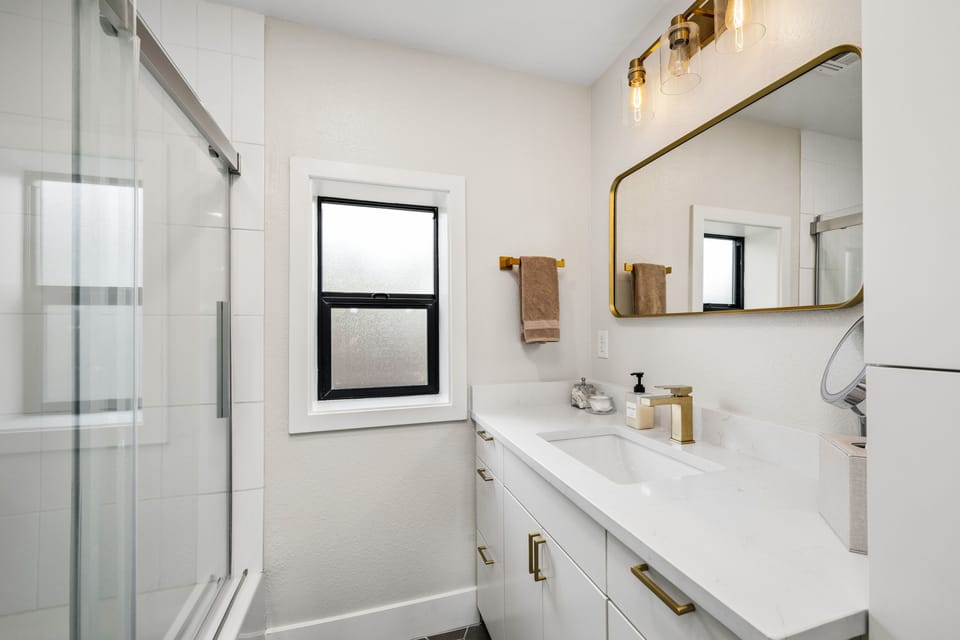 South Campus Modern - Upscale & Walkable To Uo, Park & Shops 3 Bedroom Home House in Eugene