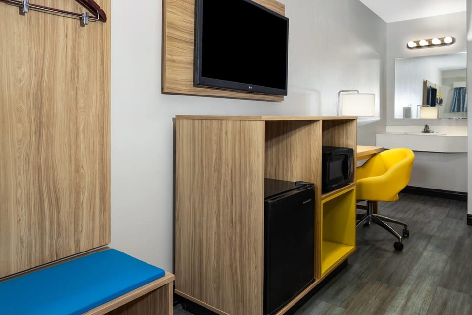Room, 2 Double Beds, Smoking | Desk, laptop workspace, iron/ironing board (on request), WiFi (free)