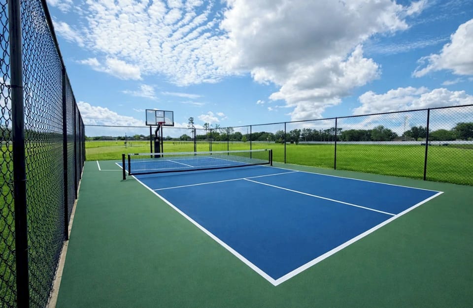 Landing Stylish 3bd, Gym, Pool Apartment in Jacksonville