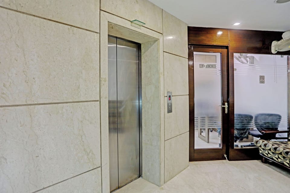 Townhouse Relax Suits A Boutique Hotel in Noida