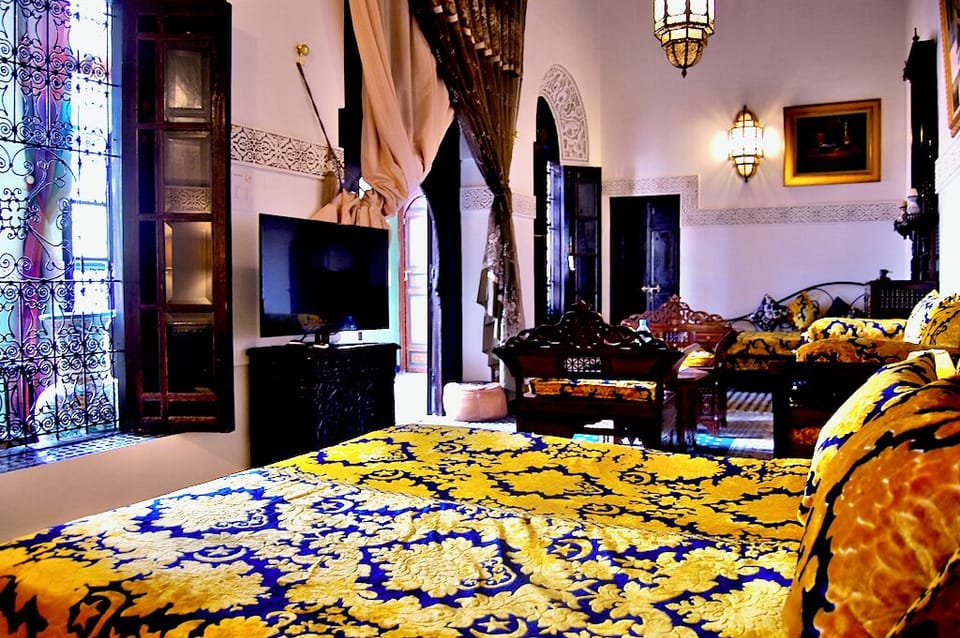 Suite (Serail) | WiFi (free), bed sheets
