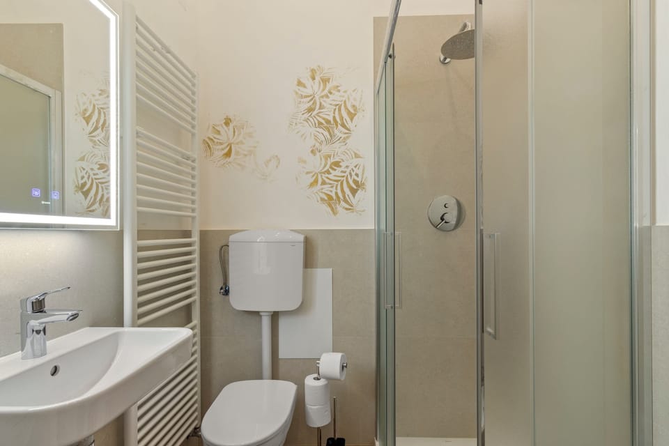 Tiffany - Netflix, Disney, per 8pp con Garage Box Apartment in Trieste
