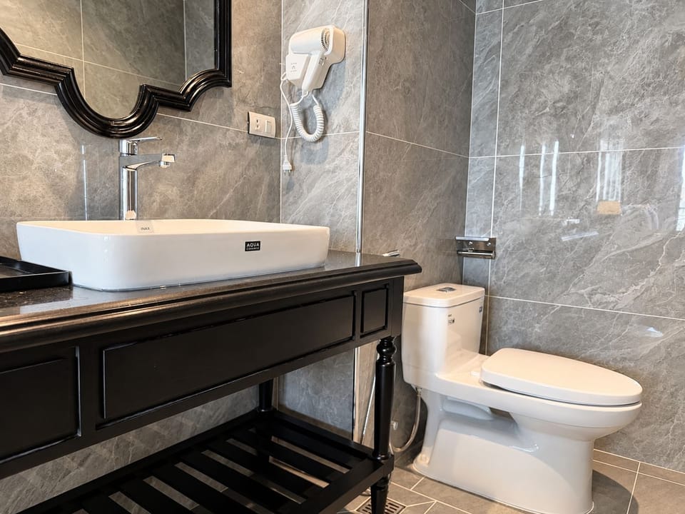 PARAGON 2 BOUTIQUE HOTEL AND POOL Boutique hotel in Hanoi