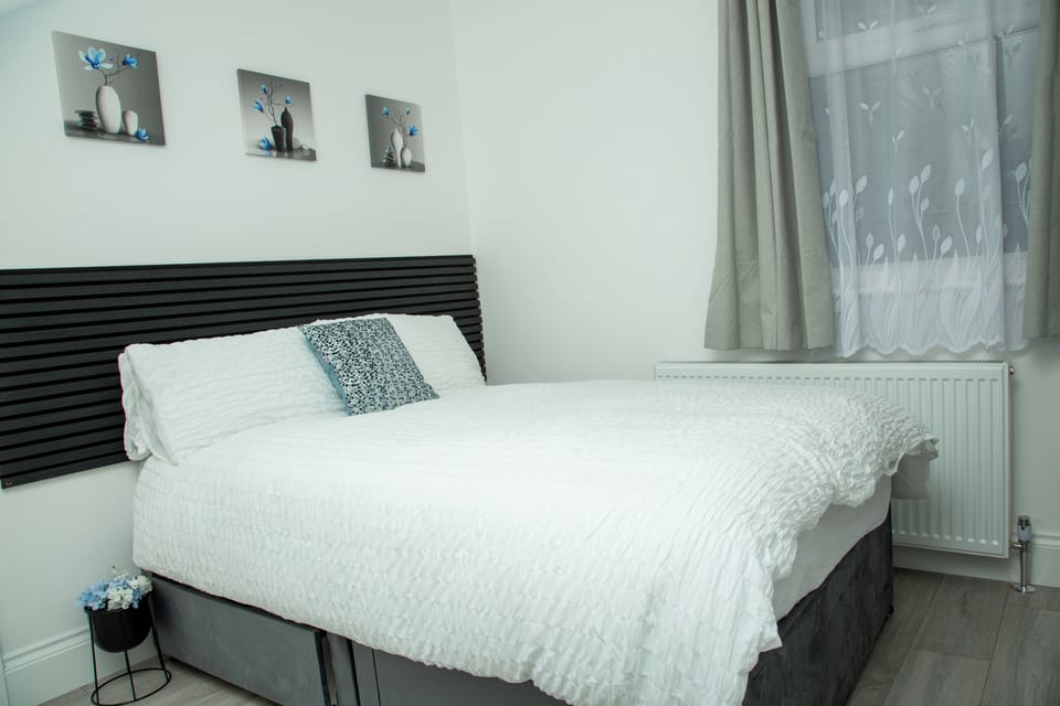 Wembley Apartment Sleeps 5 With Parking Apartment in Wembley