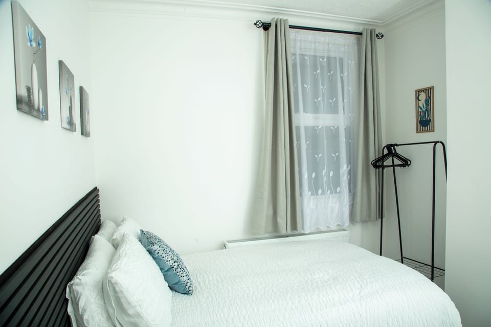 Wembley Apartment Sleeps 5 With Parking Apartment in Wembley