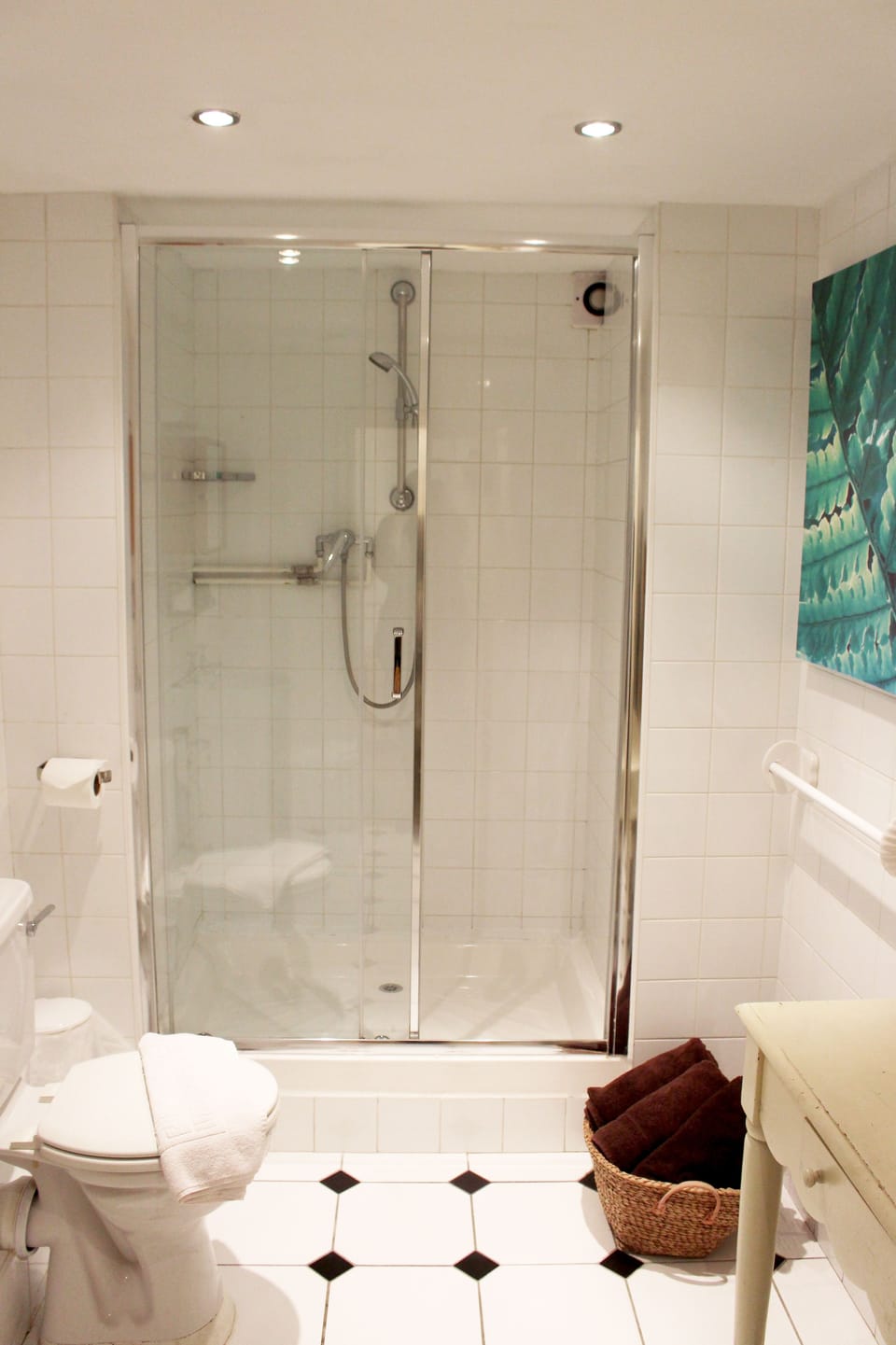 Minibar, free WiFi, bed sheets, alarm clocks