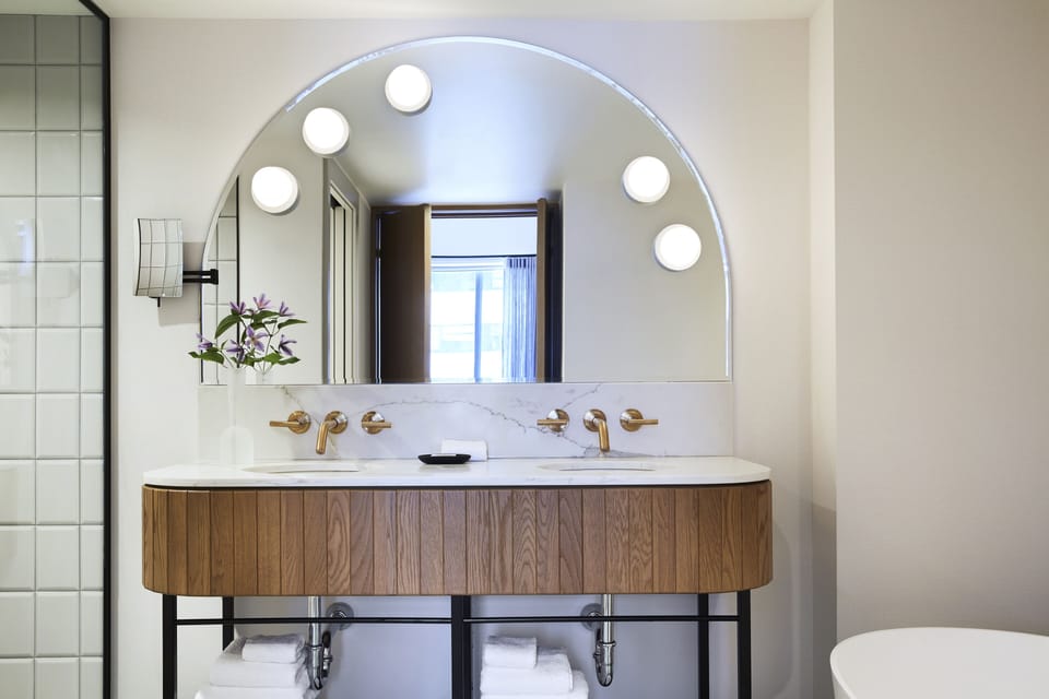 Suite, 1 Bedroom (High Floor) | Bathroom | Shower, designer toiletries, hair dryer, bathrobes