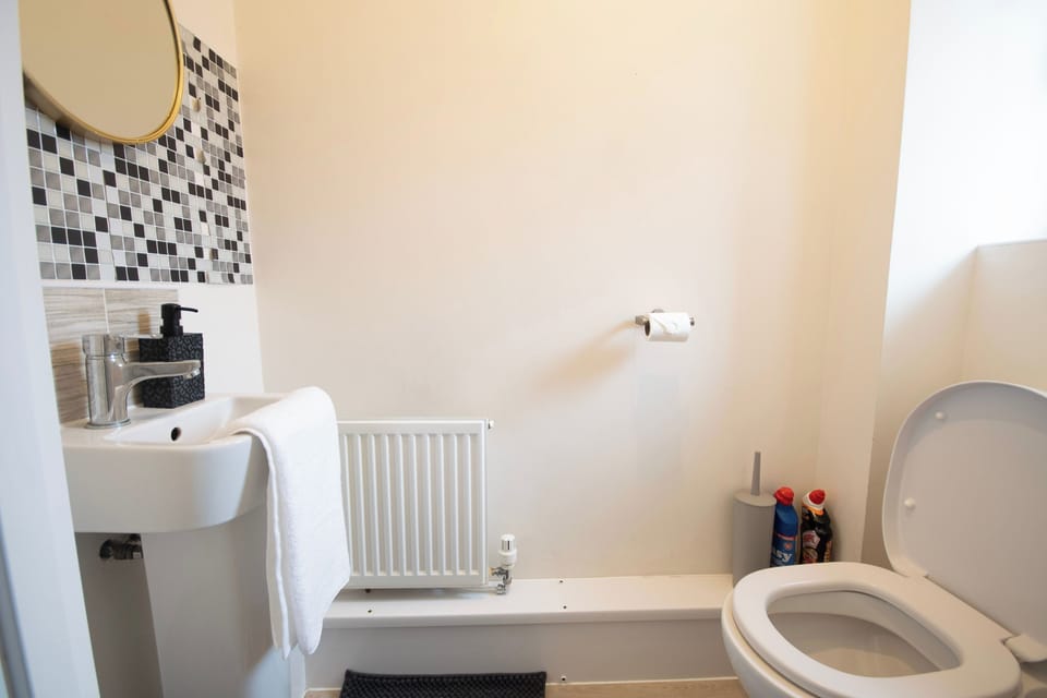 House Sleeps 7 With Garden House in Wolverhampton