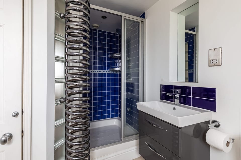 Central Townhouse With Walled Garden Parking Apartment in Bath