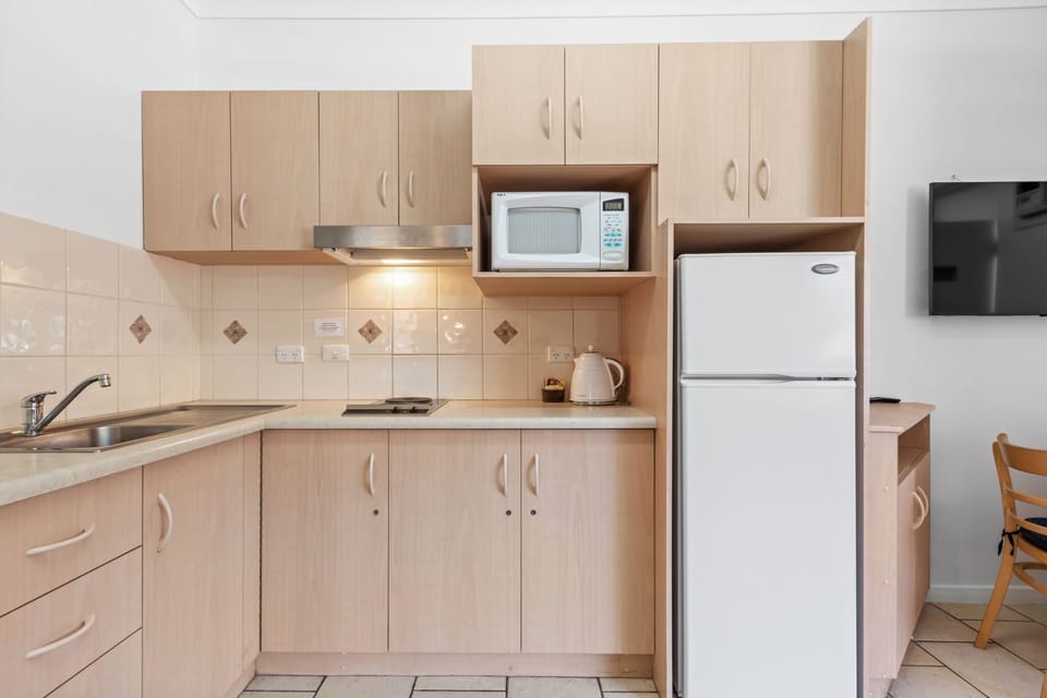 Apartment | Private kitchen | Mini-fridge, microwave, electric kettle, toaster