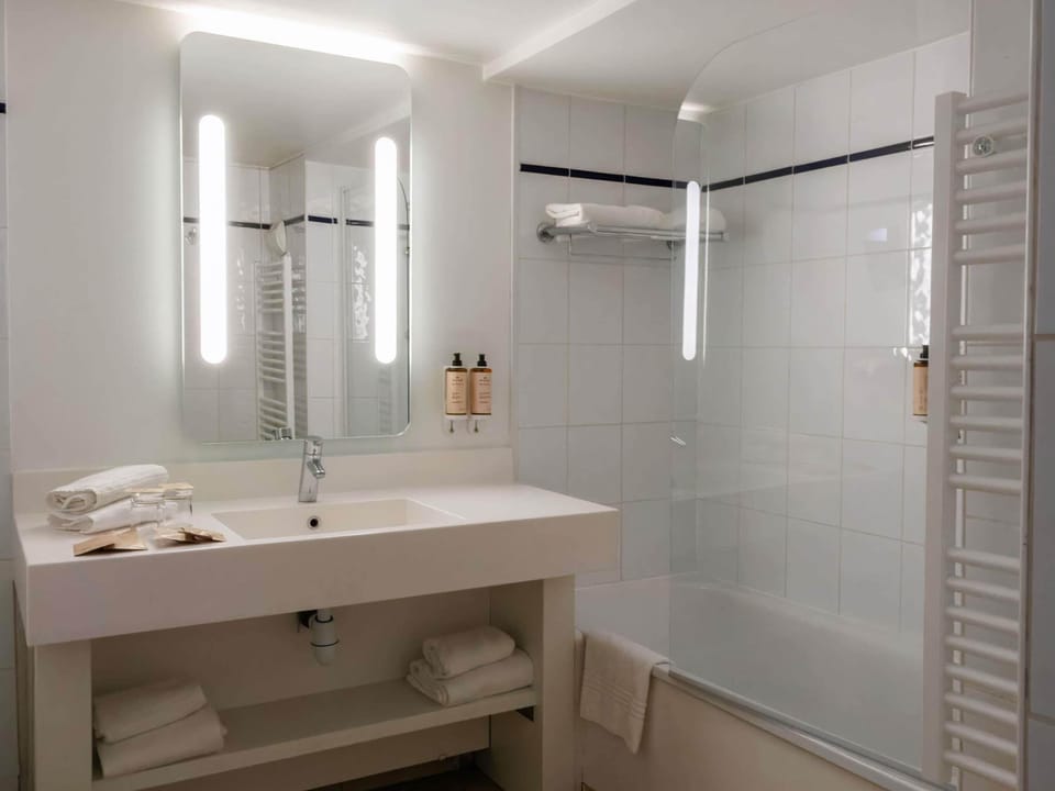 Minibar, in-room safe, blackout drapes, soundproofing