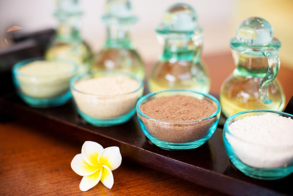 Couples treatment rooms, hot tub, body treatments, aromatherapy
