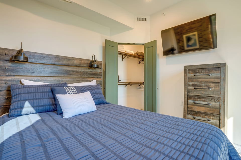 7th-floor Condo: Walk to Cafes, Dining & More Apartment in Chattanooga