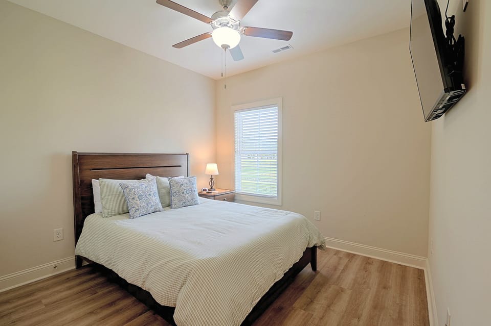 Stunning Murrells Inlet Townhome Near Marshwalk Cottage in Murrells Inlet