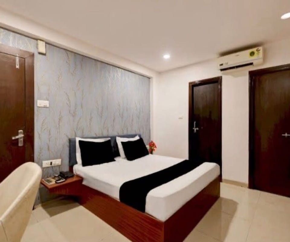 Deluxe Room Hotel Expression House in India