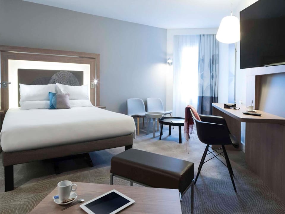 Executive Double Room, 1 Queen Bed with Sofa bed | Premium bedding, in-room safe, desk, blackout drapes