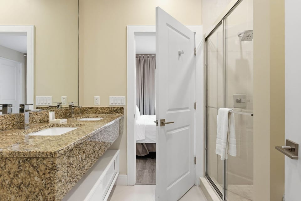 4 Suites Near Disney Patio Grill & Balcony Villa in Bay Lake