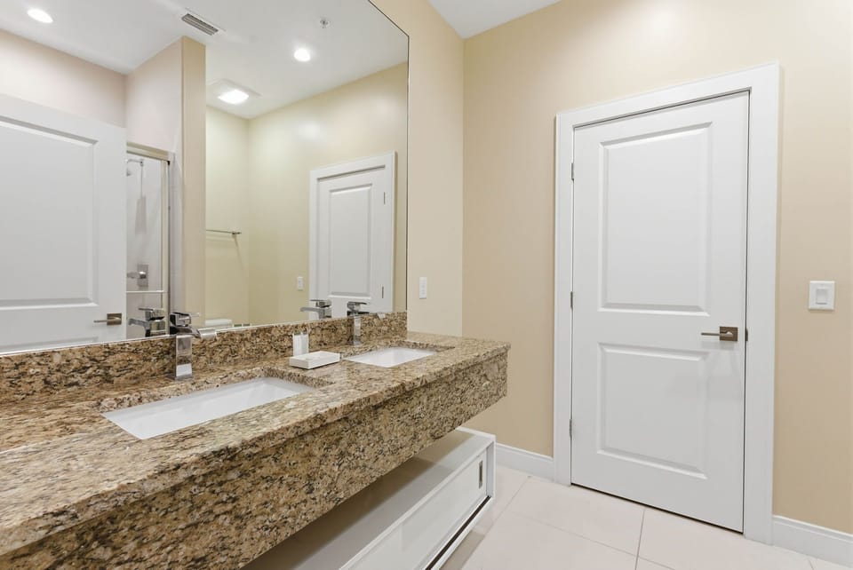 4 Suites Near Disney Patio Grill & Balcony Villa in Bay Lake