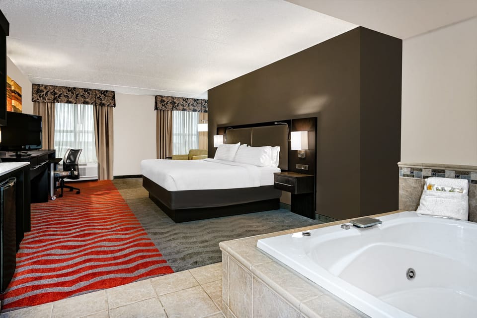 Standard Room, 1 King Bed, Jetted Tub | In-room safe, desk, iron/ironing board, free cribs/infant beds