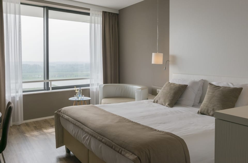 In-room safe, desk, iron/ironing board, cribs/infant beds