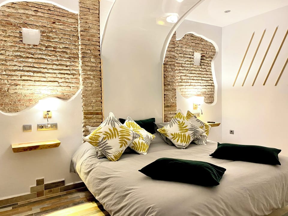 Suite | Minibar, blackout drapes, soundproofing, iron/ironing board